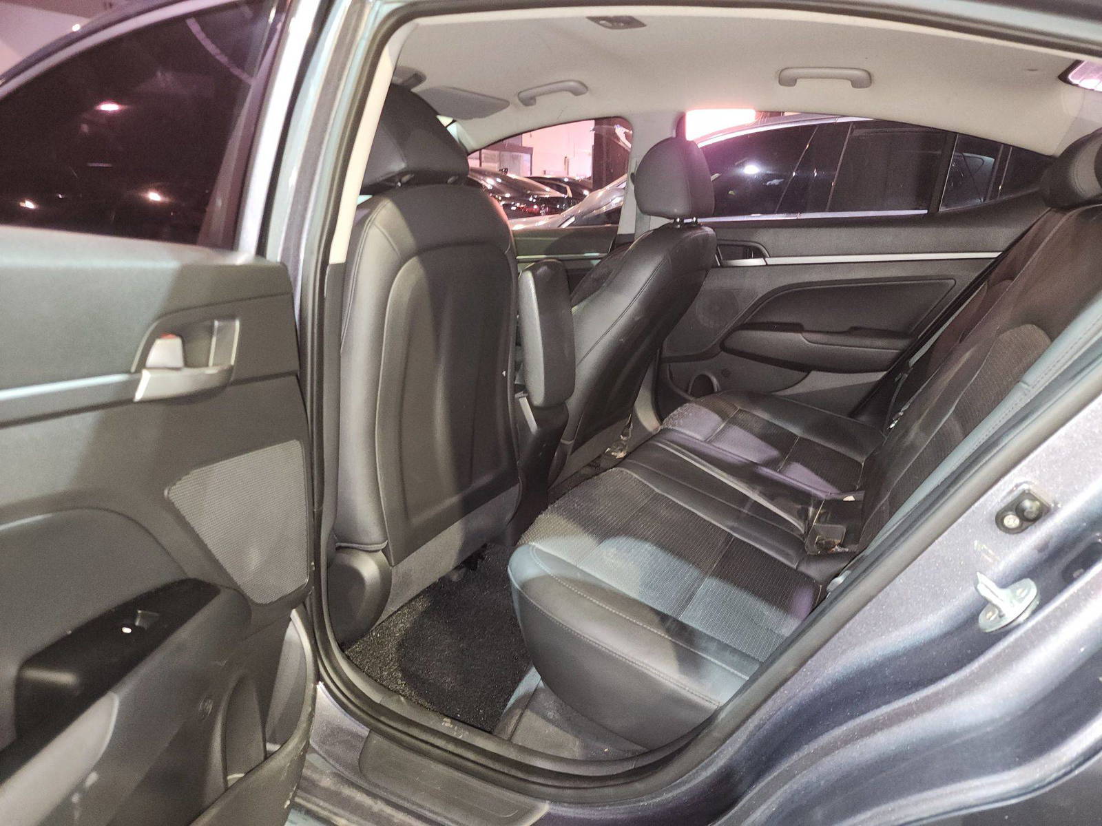 2017 HYUNDAI AVANTE — 123053 KM — Lot 332465 — Al Quoz - Marhaba Auctions Used Cars - Image 7