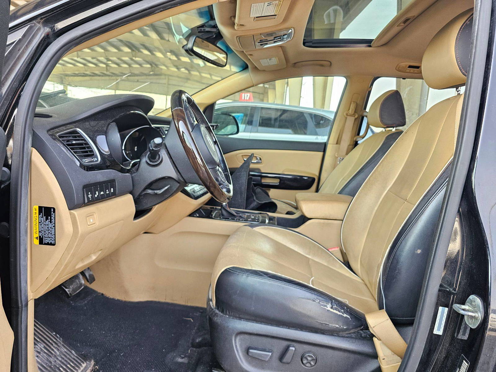 2015 KIA SEDONA — 164034 Miles — Lot 6028602 — Souq - Marhaba Auctions Used Cars - Image 9