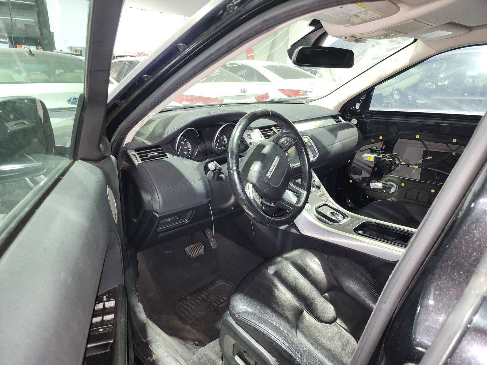 2015 LAND ROVER RANGE ROVER EVOQUE — 137057 Miles — Lot 40936275 — Al Quoz - Marhaba Auctions Used Cars - Image 7