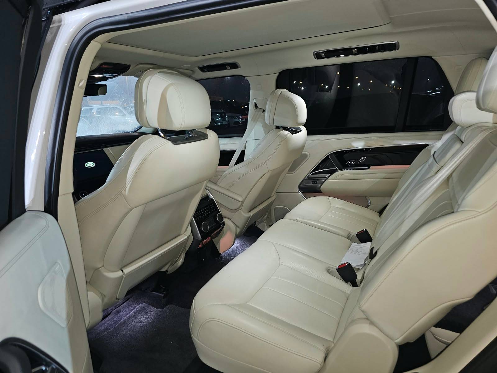 2023 LAND ROVER RANGE ROVER VOGUE AUTOBIOGRAPHY — 18543 KM — Lot 7XPA076782 - Marhaba Auctions Used Cars - Image 9