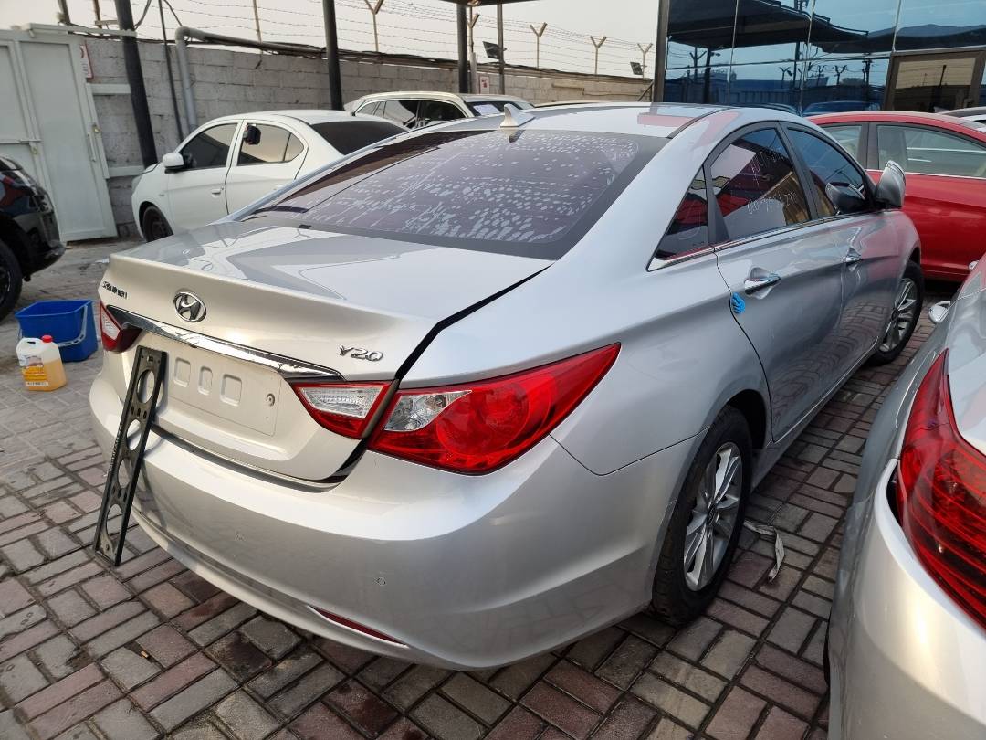 2012 HYUNDAI SONATA — 187697 KM — Lot 367425 — Souq - Marhaba Auctions Used Cars - Image 4