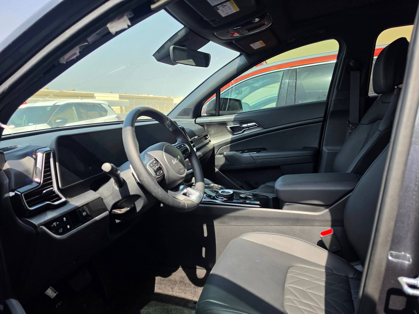2025 KIA SPORTAGE — 877 Miles — Lot 7273965 — Oman Yard - Marhaba Auctions Used Cars - Image 6