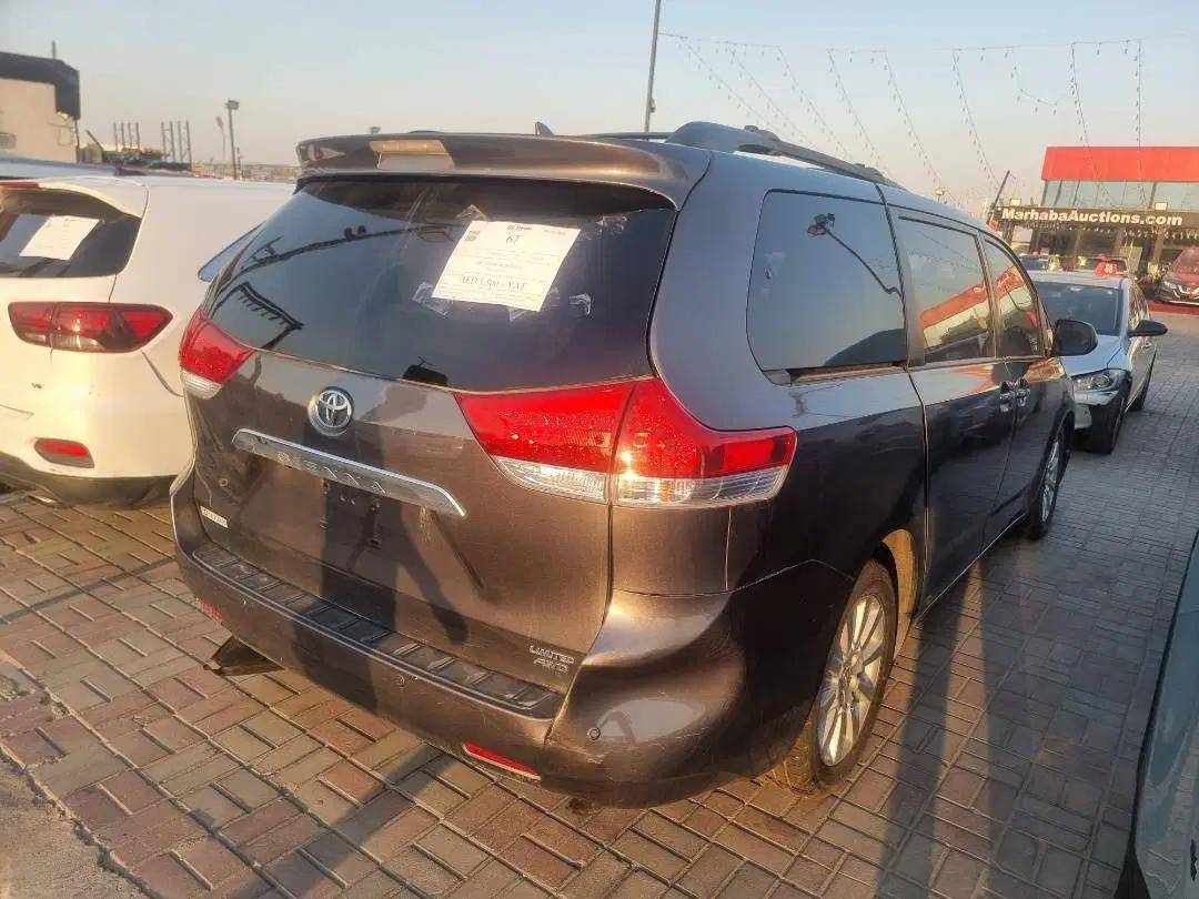 TOYOTA SIENNA