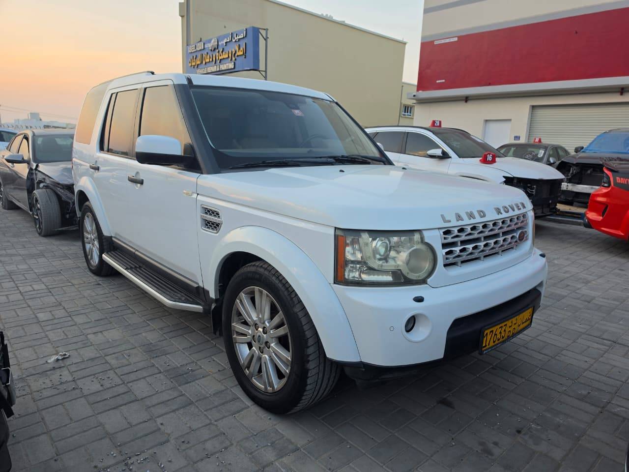 Land Rover LR4 HSE 2012 view 2