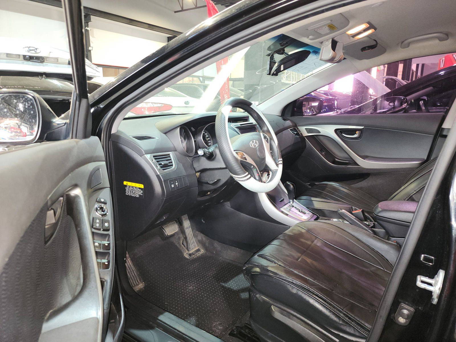 2011 HYUNDAI AVANTE — 149243 KM — Lot 156718 — Souq - Marhaba Auctions Used Cars - Image 5