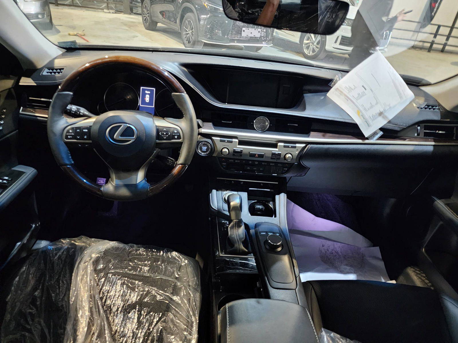 2016 LEXUS ES 350 — 86931 Miles — Lot 11227 — Al Quoz - Marhaba Auctions Used Cars - Image 8
