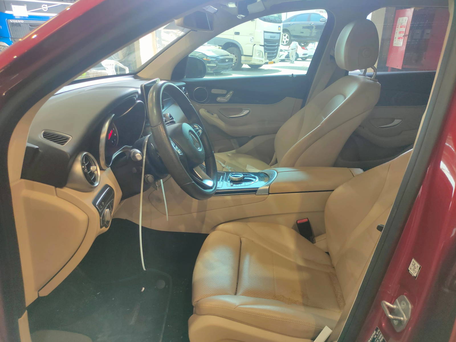 2018 MERCEDES BENZ GLC-300 — 72739 Miles — Lot 1JV077624 — Main - Marhaba Auctions Used Cars - Image 7