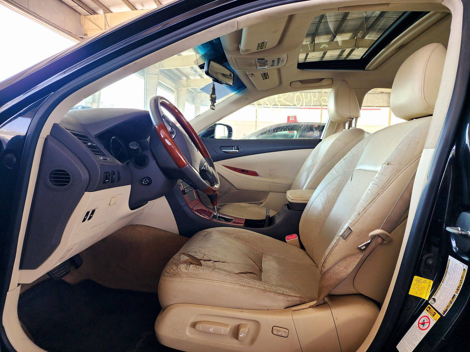 2011 LEXUS ES 350 — 193338 Miles — Lot 2471004 — Souq - Marhaba Auctions Used Cars - Image 9