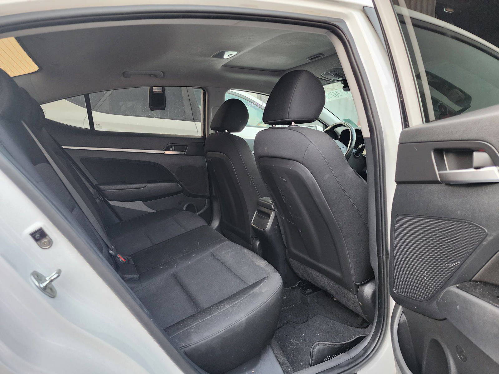 2019 HYUNDAI ELANTRA — 92985 KM — Lot 44724715 — Al Quoz - Marhaba Auctions Used Cars - Image 7