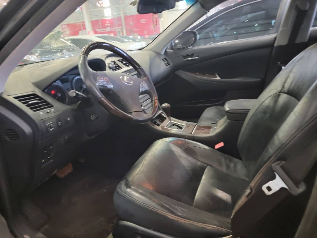 2011 LEXUS ES 350 — 233494 Miles — Lot 2420228 — Souq - Marhaba Auctions Used Cars - Image 8