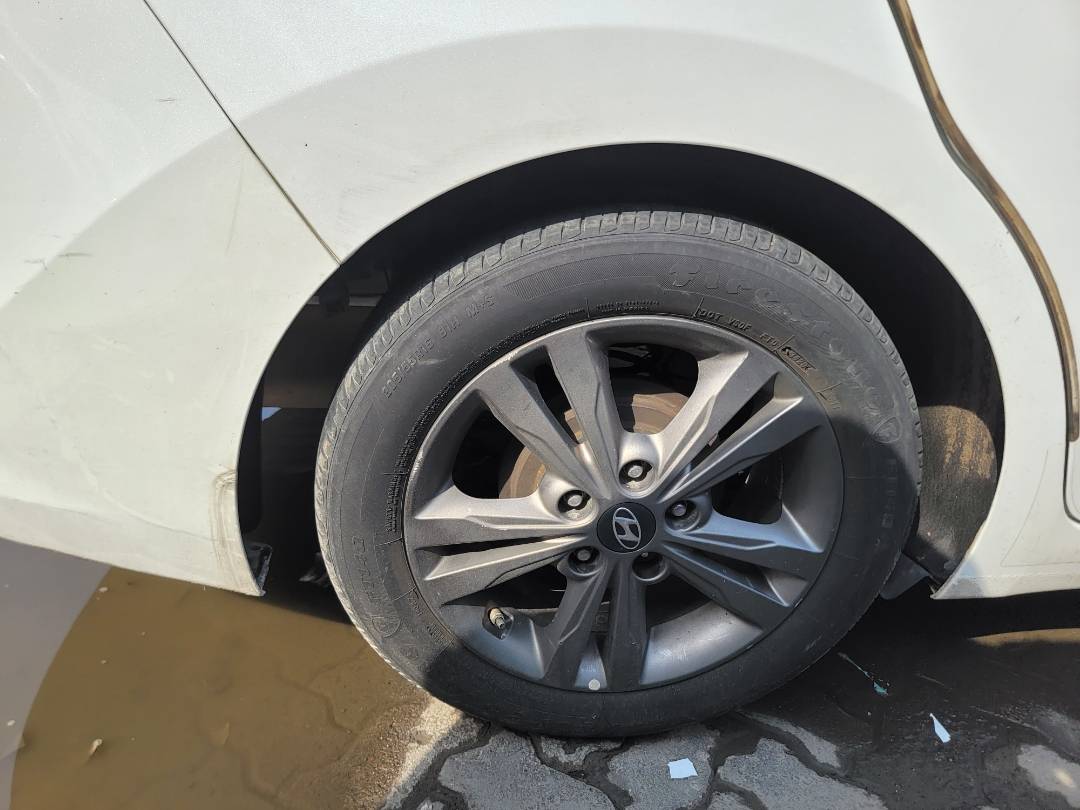 2017 HYUNDAI ELANTRA — 98838 Miles — Lot HH035572 — Main - Marhaba Auctions Used Cars - Image 4