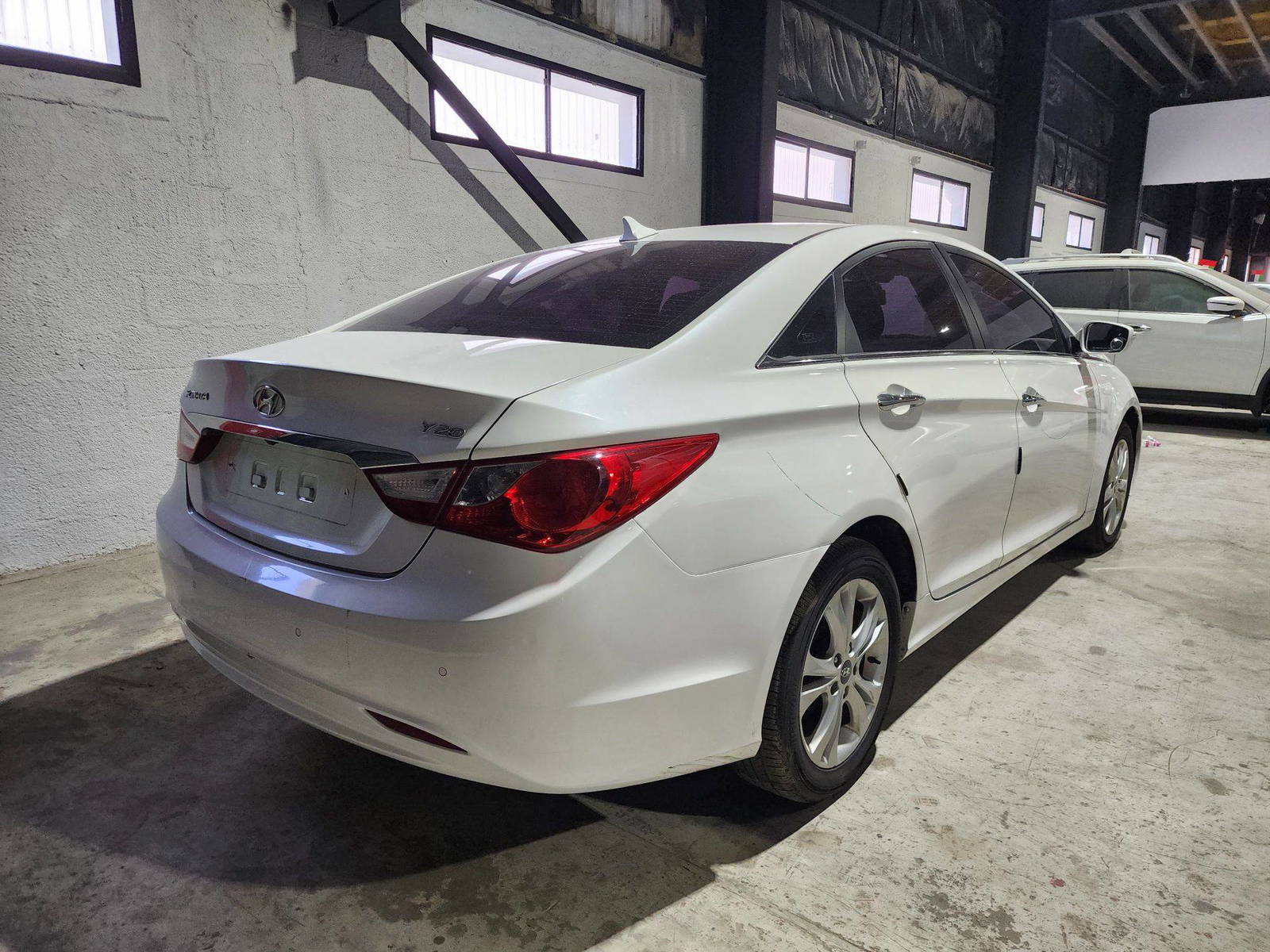 2010 HYUNDAI SONATA — 141651 KM — Lot 124578 — Al Quoz - Marhaba Auctions Used Cars - Image 6
