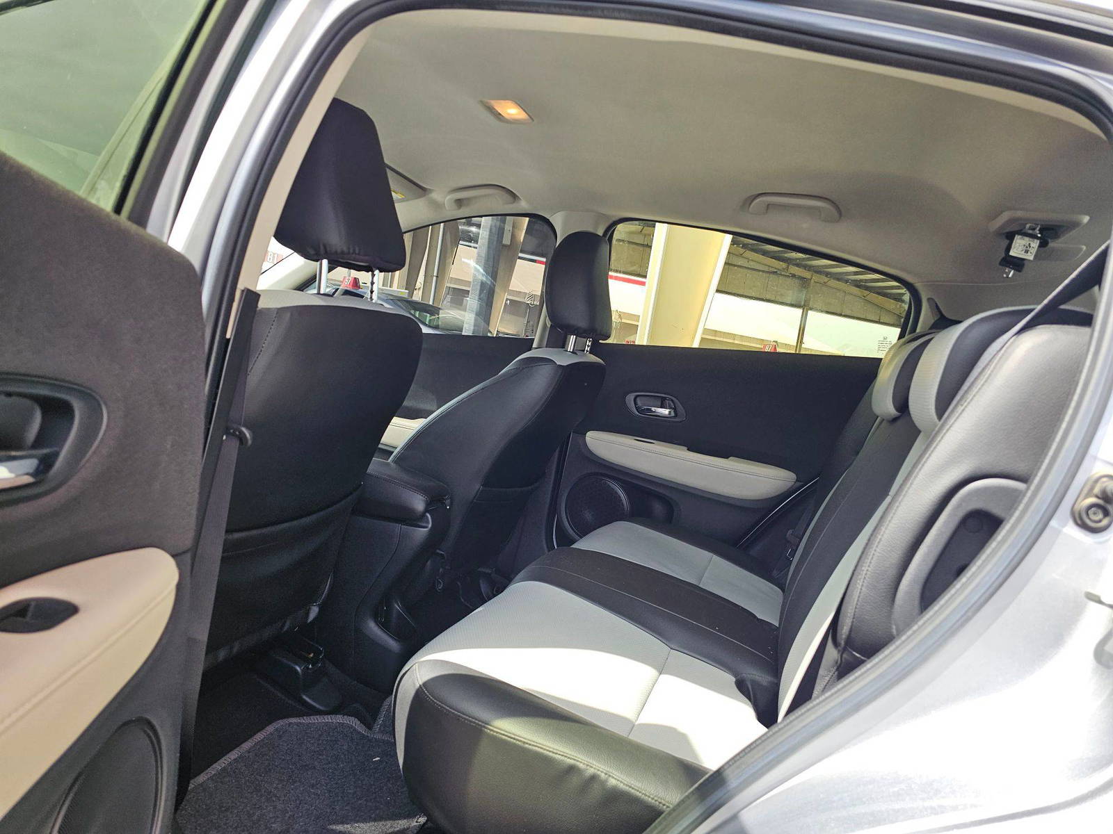 2019 HONDA HR-V — 144611 KM — Lot P010176 — Souq - Marhaba Auctions Used Cars - Image 6