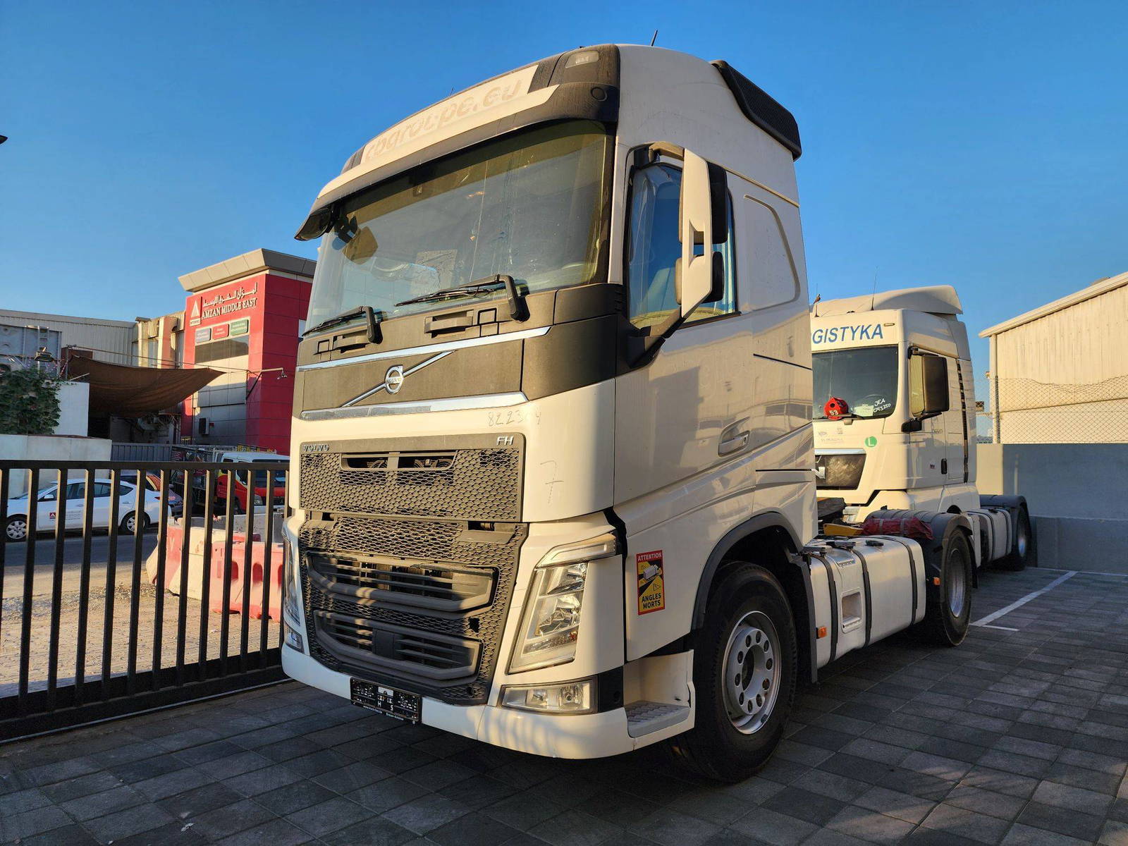2017 VOLVO FH-Series — 870376,7 KM — Lot 22304 — Al Quoz - Marhaba Auctions Used Cars - Image 3