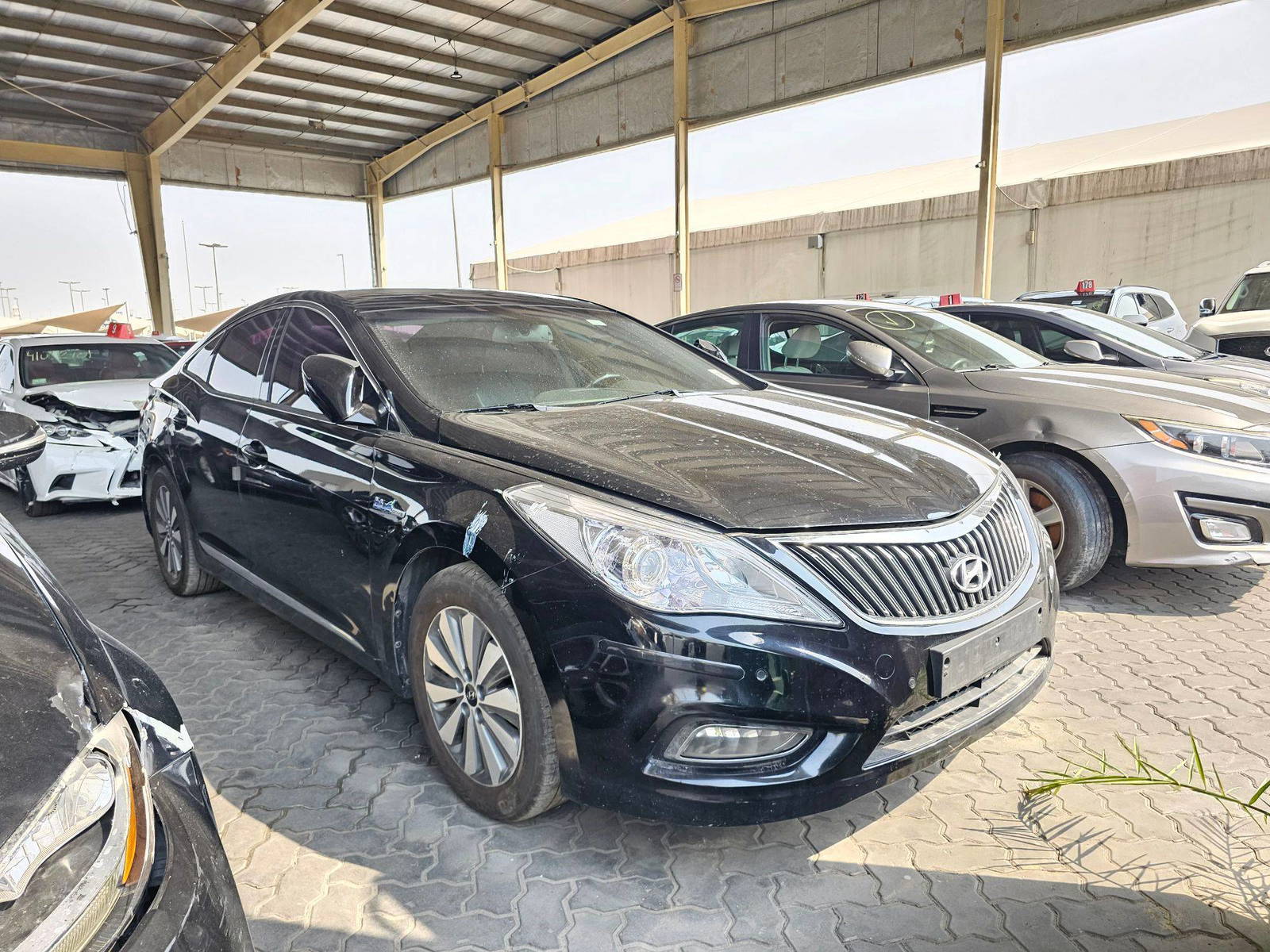 2015 HYUNDAI GRANDEUR — 223226 KM — Lot 07995 — Souq - Marhaba Auctions Used Cars - Image 4