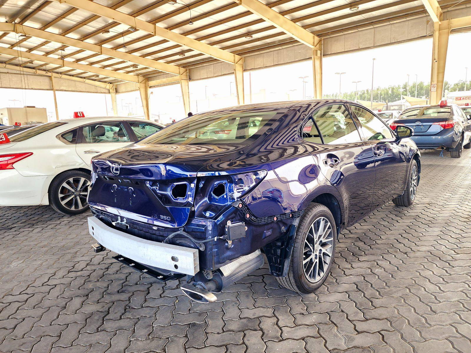 2016 LEXUS ES 350 — 76403 Miles — Lot 2228706 — Souq - Marhaba Auctions Used Cars - Image 3