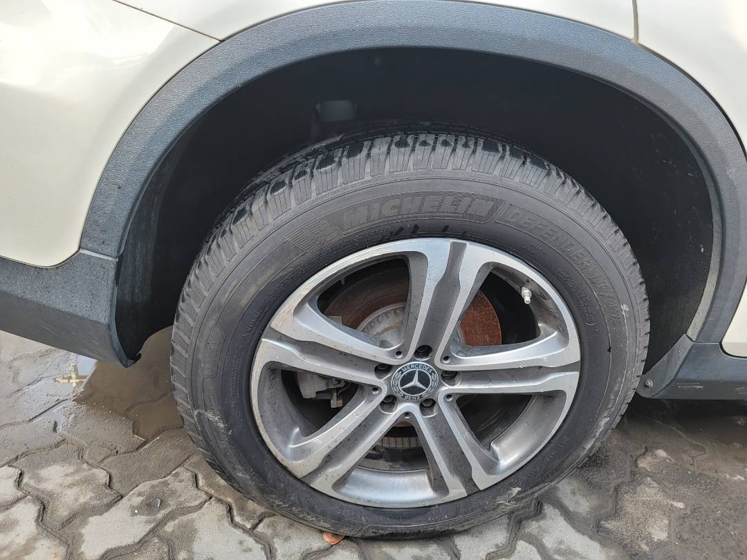 2018 MERCEDES BENZ GLC-300 — 114180 Miles — Lot JV061853 — Main - Marhaba Auctions Used Cars - Image 4