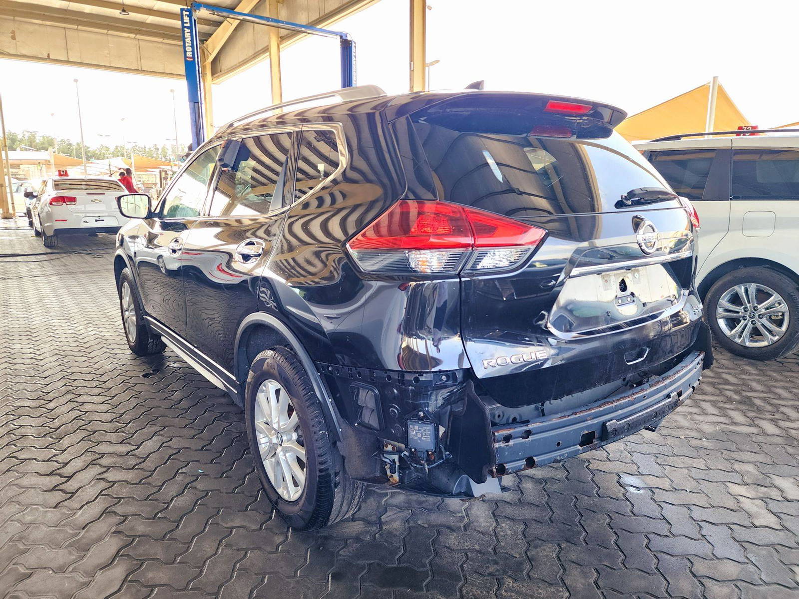 2019 NISSAN ROGUE — 107775 Miles — Lot 77111674 — Souq - Marhaba Auctions Used Cars - Image 5