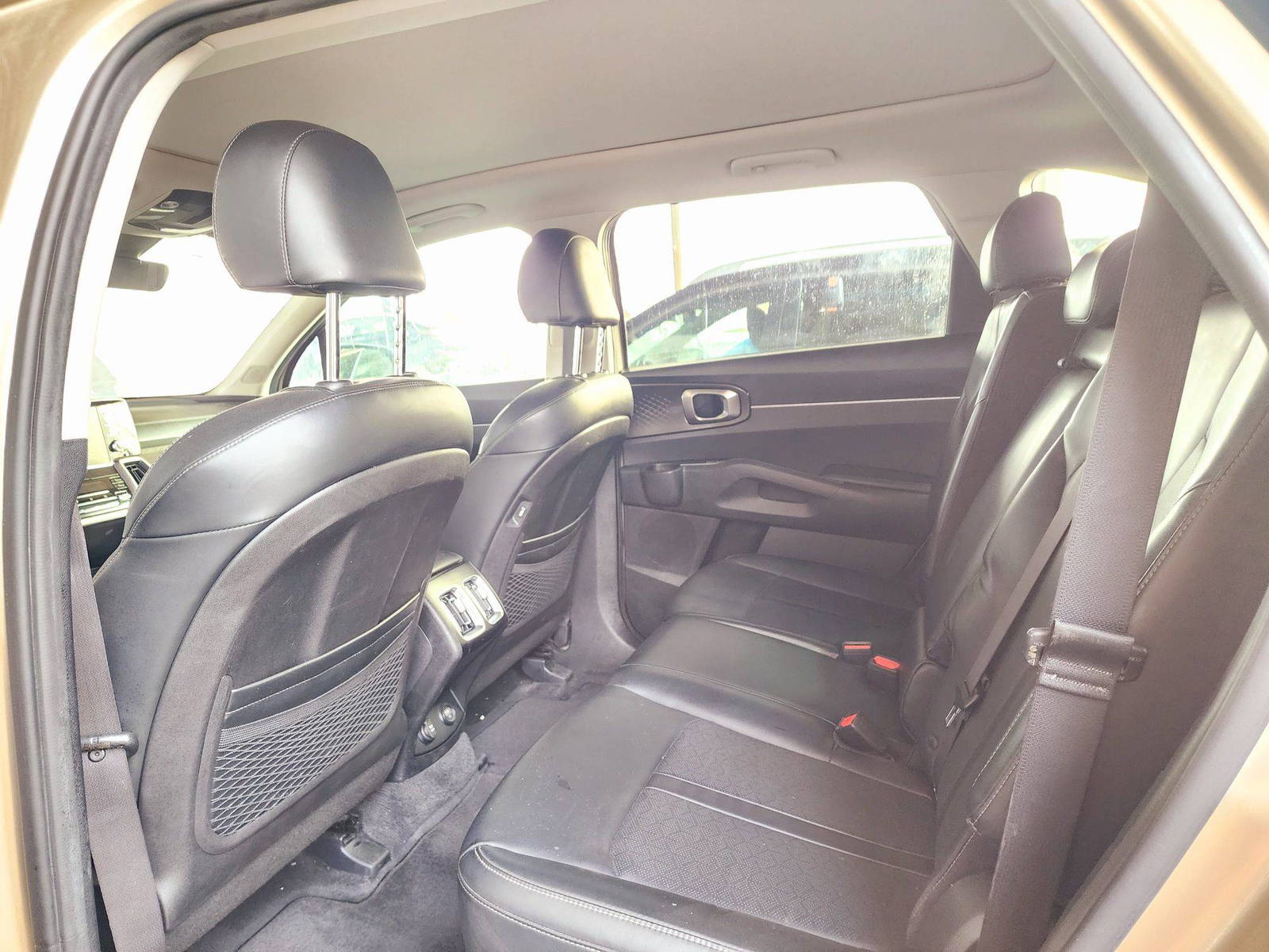 2021 KIA SORENTO — 124280 Miles — Lot 40384985 — Souq - Marhaba Auctions Used Cars - Image 6