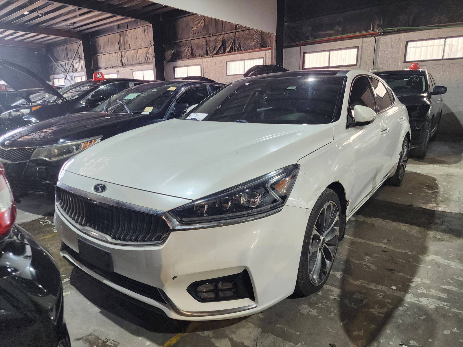 2017 KIA CADENZA — 111813 Miles — Lot 5090166 — Al Quoz - Marhaba Auctions Used Cars - Image 4
