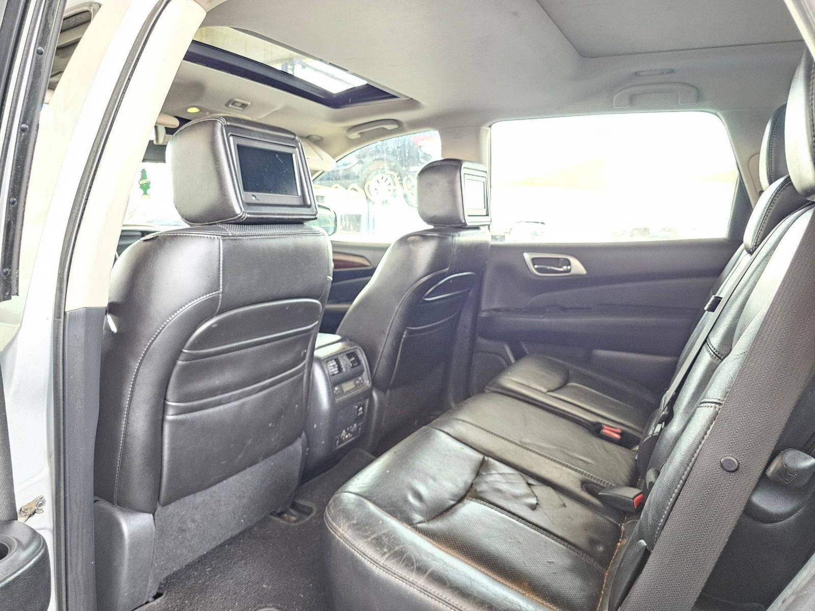 2013 NISSAN PATHFINDER — 186419 Miles — Lot 638017 — Souq - Marhaba Auctions Used Cars - Image 6