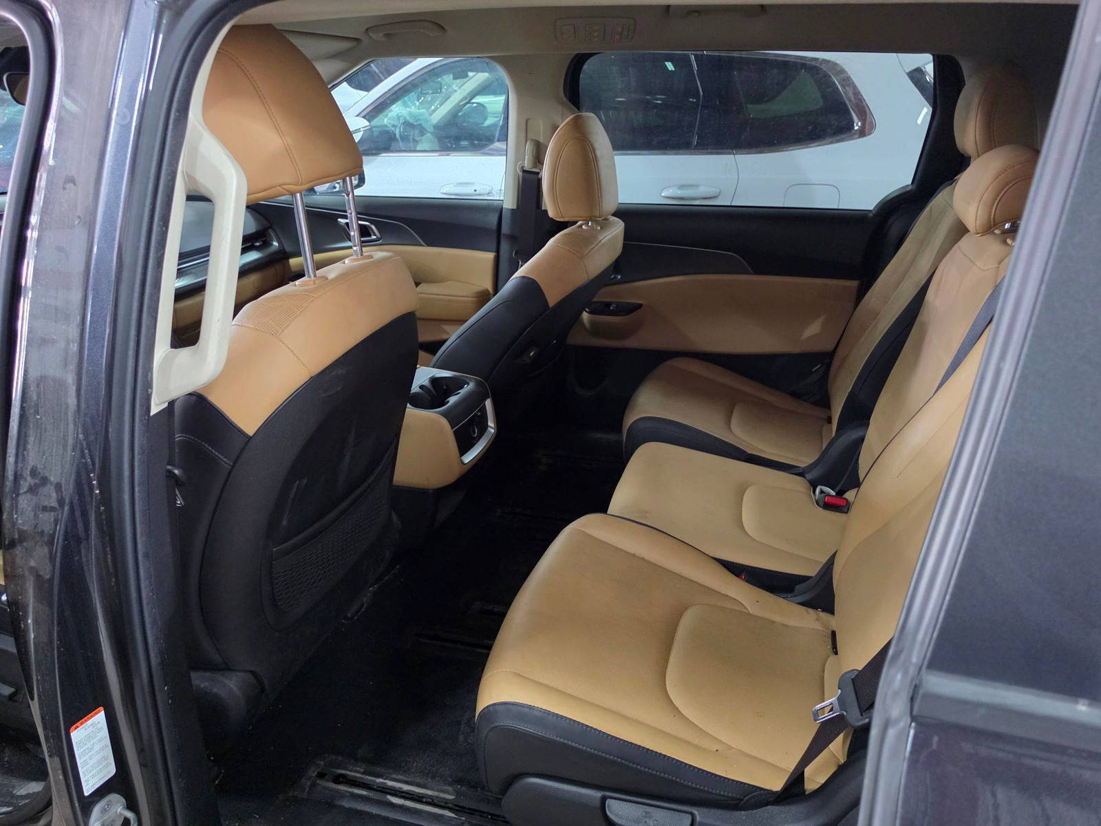 2023 KIA CARNIVAL LX — sold — 92286 Miles — Lot 96899315 - Marhaba Auctions Used Cars - Image 9