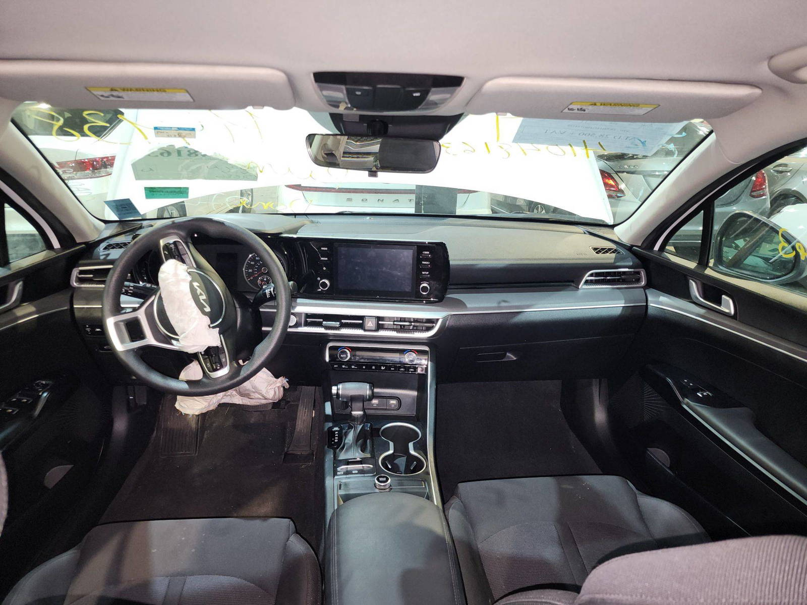 2022 KIA K5 — 31886 Miles — Lot 41048163 — Ind. 12 - Marhaba Auctions Used Cars - Image 8