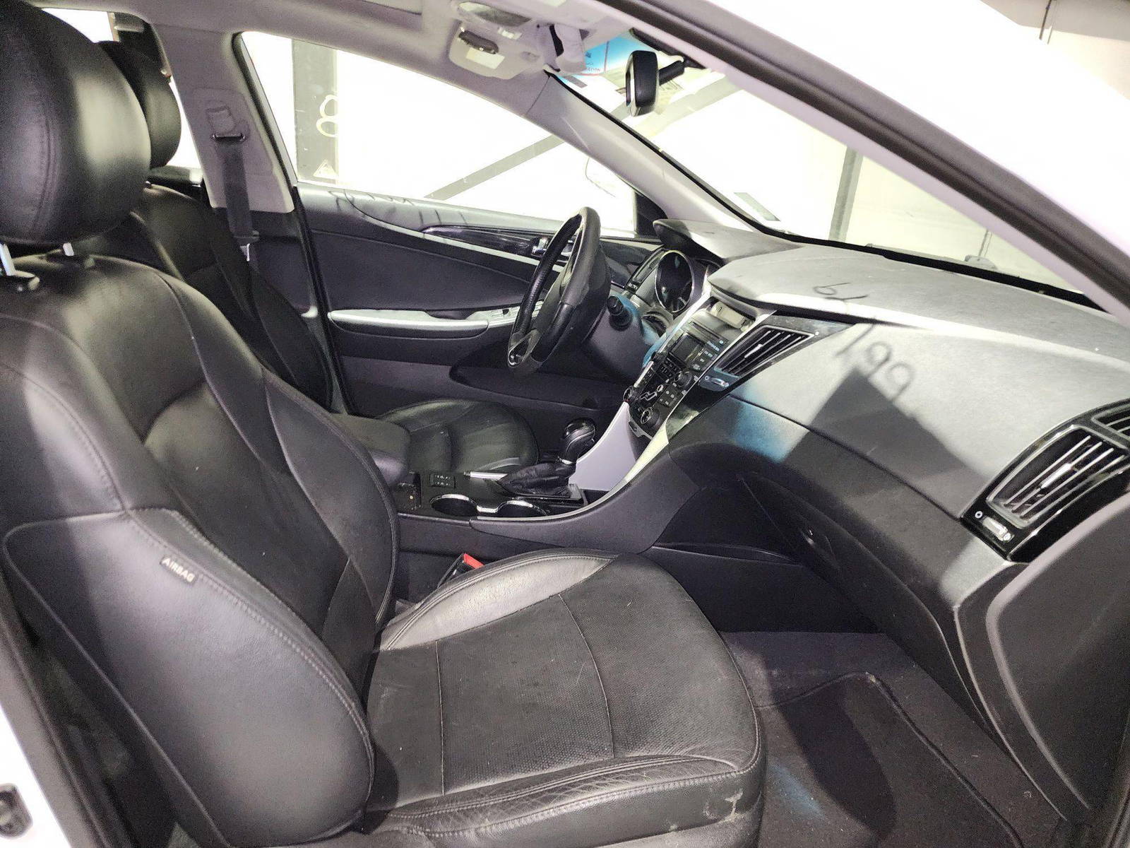2012 HYUNDAI SONATA — 197508 Miles — Lot 28903 — Al Quoz - Marhaba Auctions Used Cars - Image 9