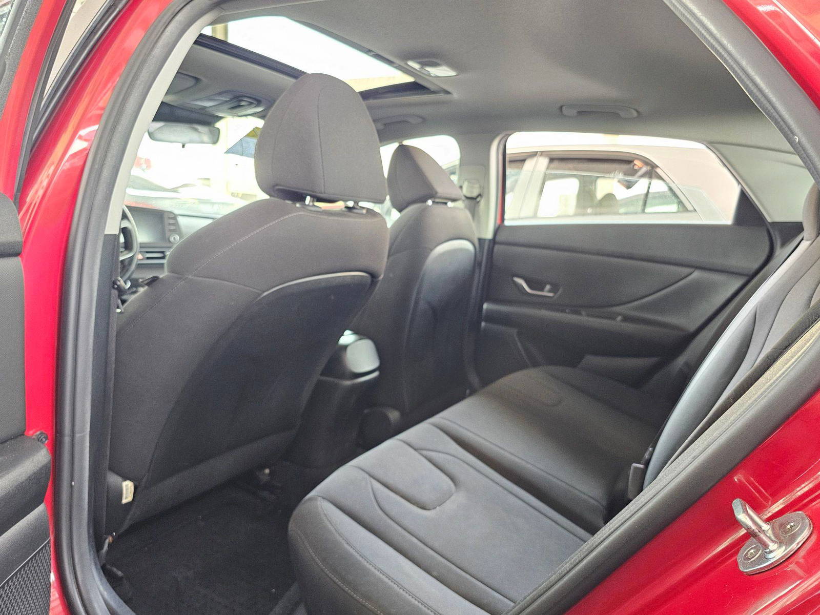 2022 HYUNDAI ELANTRA — 150977 KM — Lot 12168680 — Souq - Marhaba Auctions Used Cars - Image 6