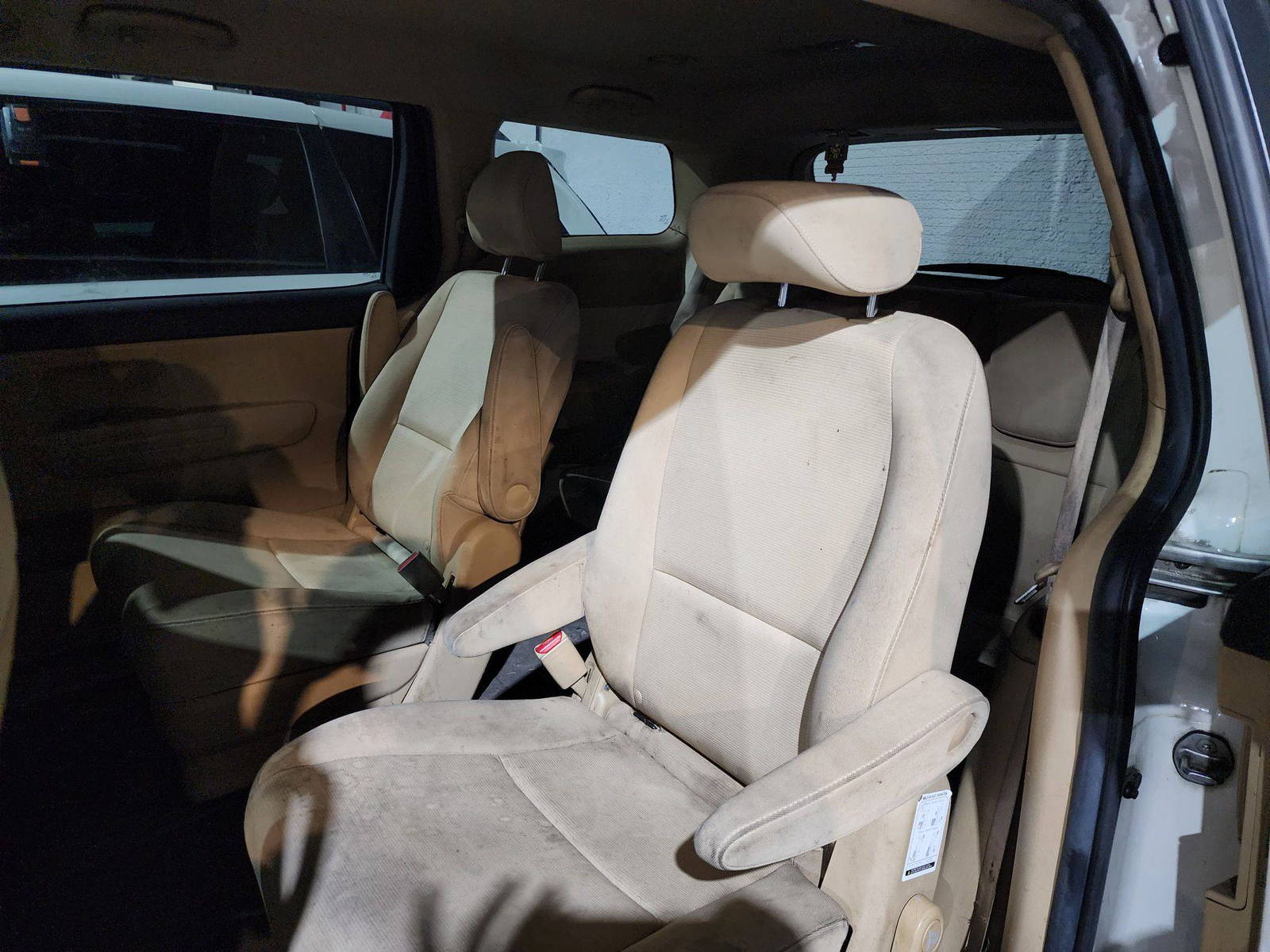2015 KIA SEDONA — 219766 Miles — Lot 86567114 — Al Quoz - Marhaba Auctions Used Cars - Image 7