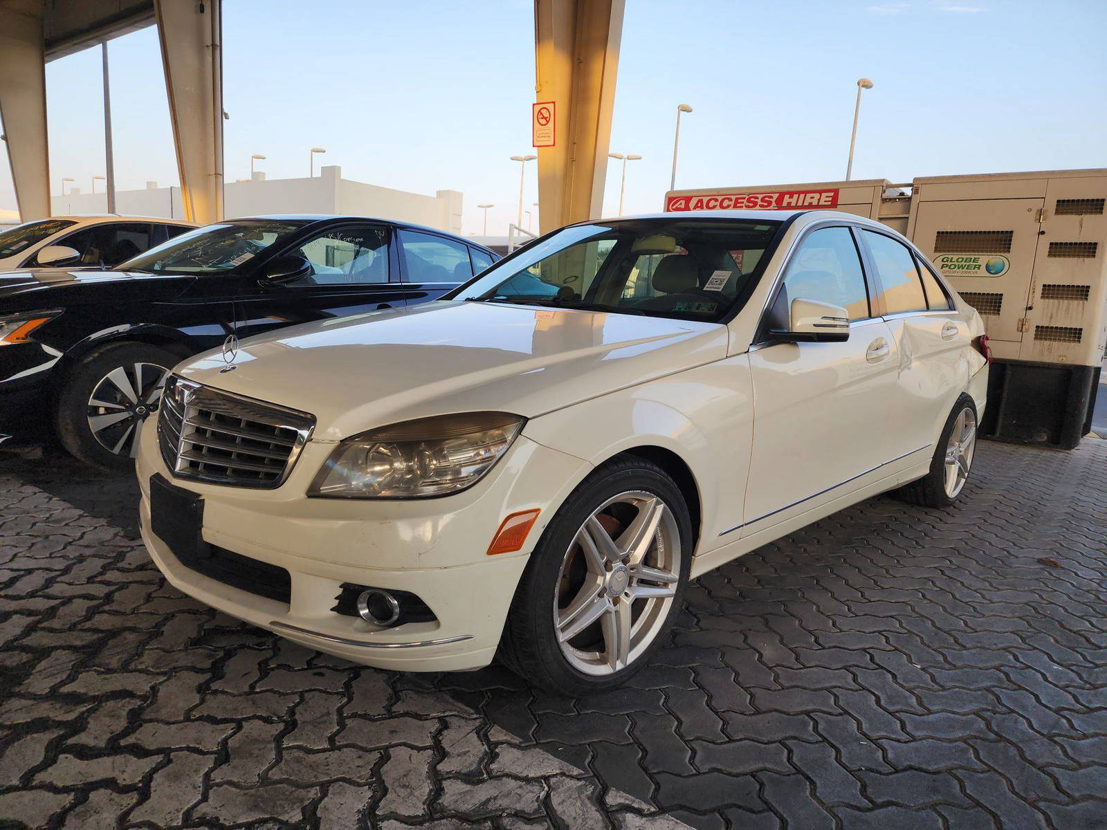 2011 MERCEDES BENZ C300 — 192054 Miles — Lot 39605792 — Souq - Marhaba Auctions Used Cars - Image 4