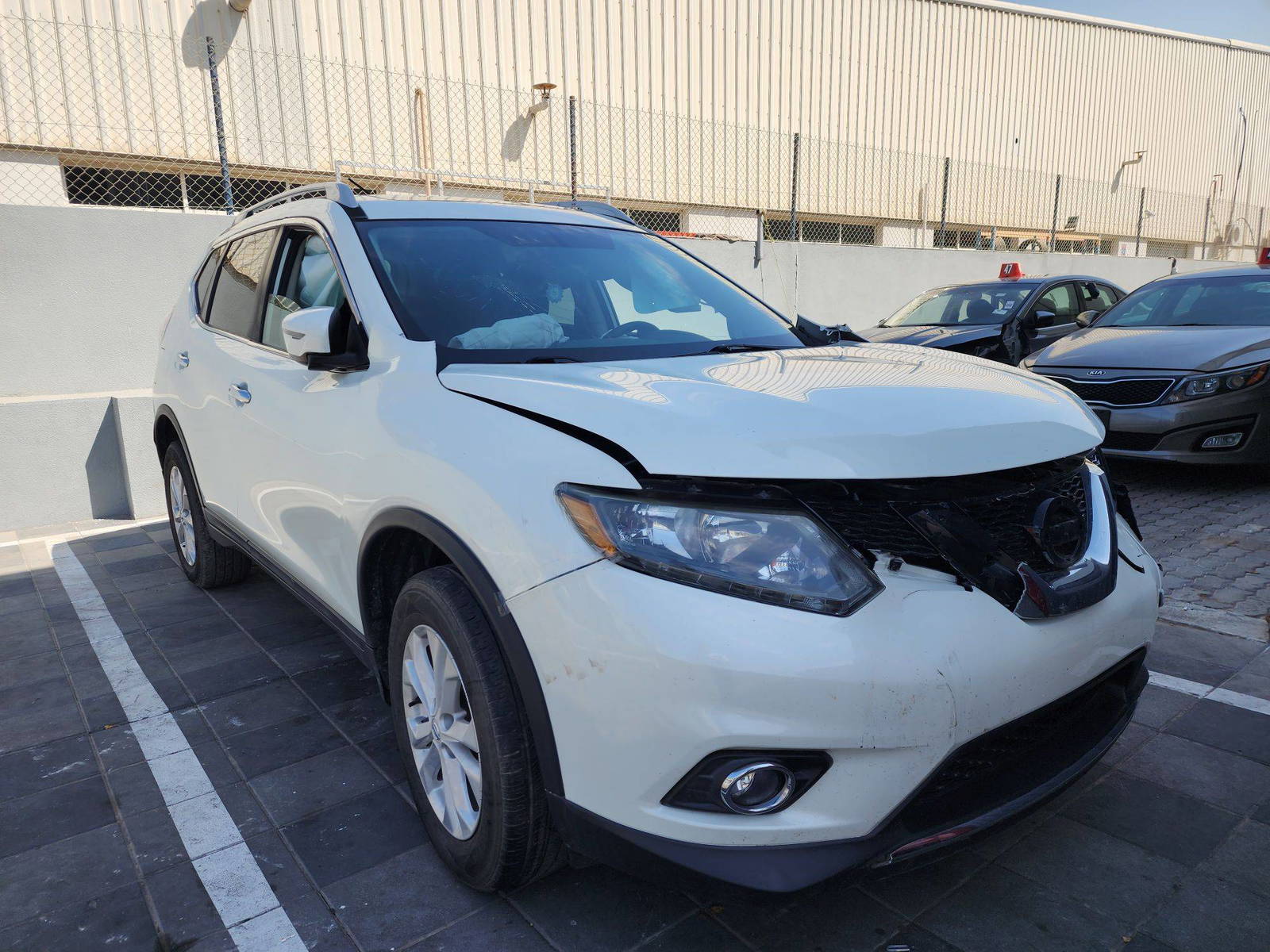2016 NISSAN ROGUE — 89889 KM — Lot 60105704 — Al Quoz - Marhaba Auctions Used Cars - Image 4