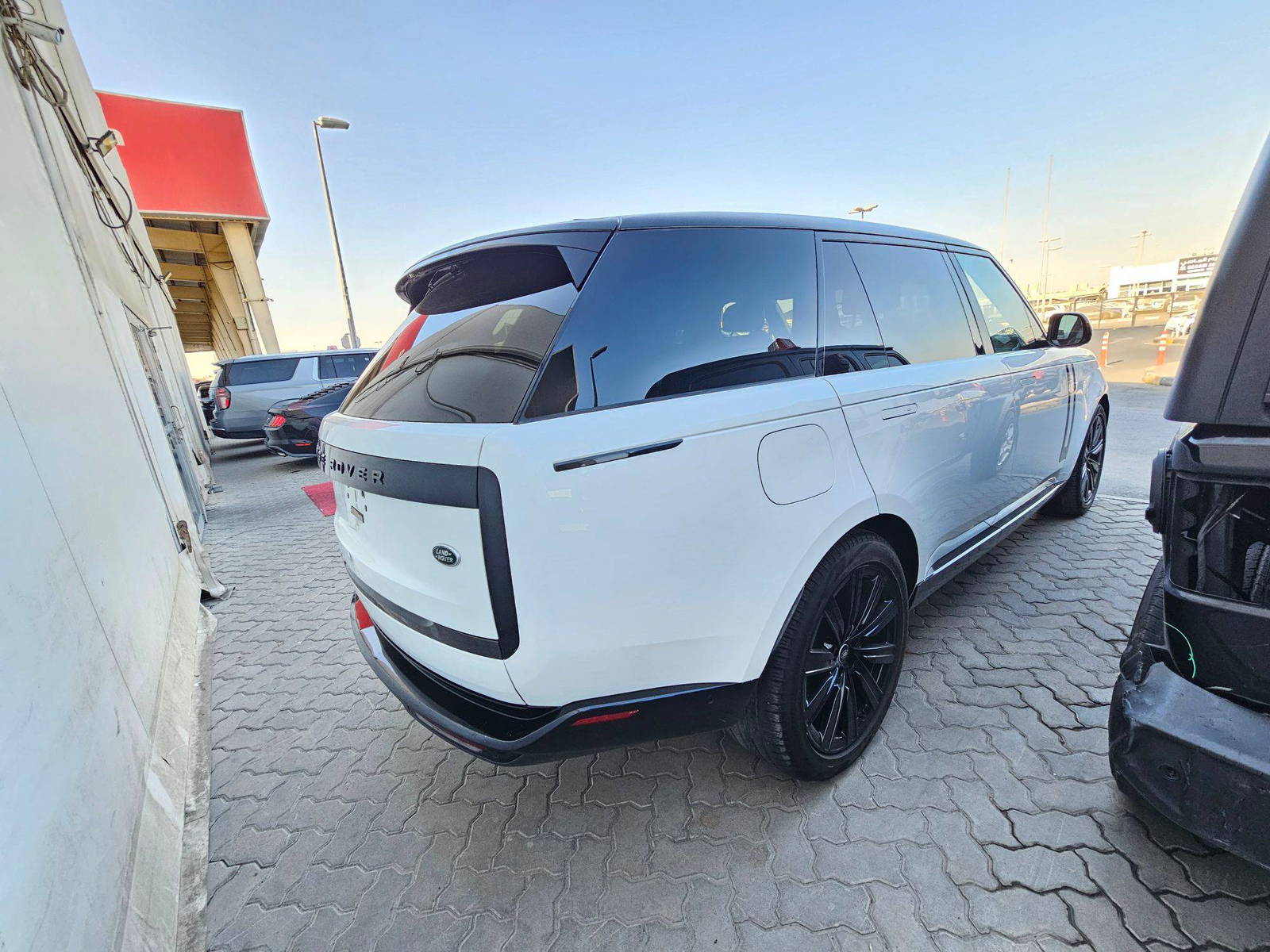 2023 LAND ROVER RANGE ROVER — 11372 Miles — Lot PA075307 — Al Quoz - Marhaba Auctions Used Cars - Image 5