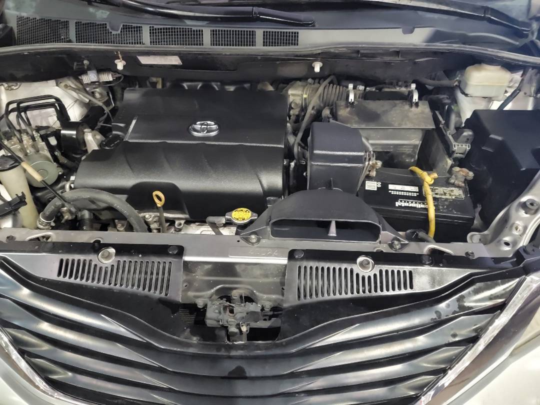 2011 TOYOTA SIENNA — 177769 Miles — Lot 39688187 — Souq - Marhaba Auctions Used Cars - Image 11