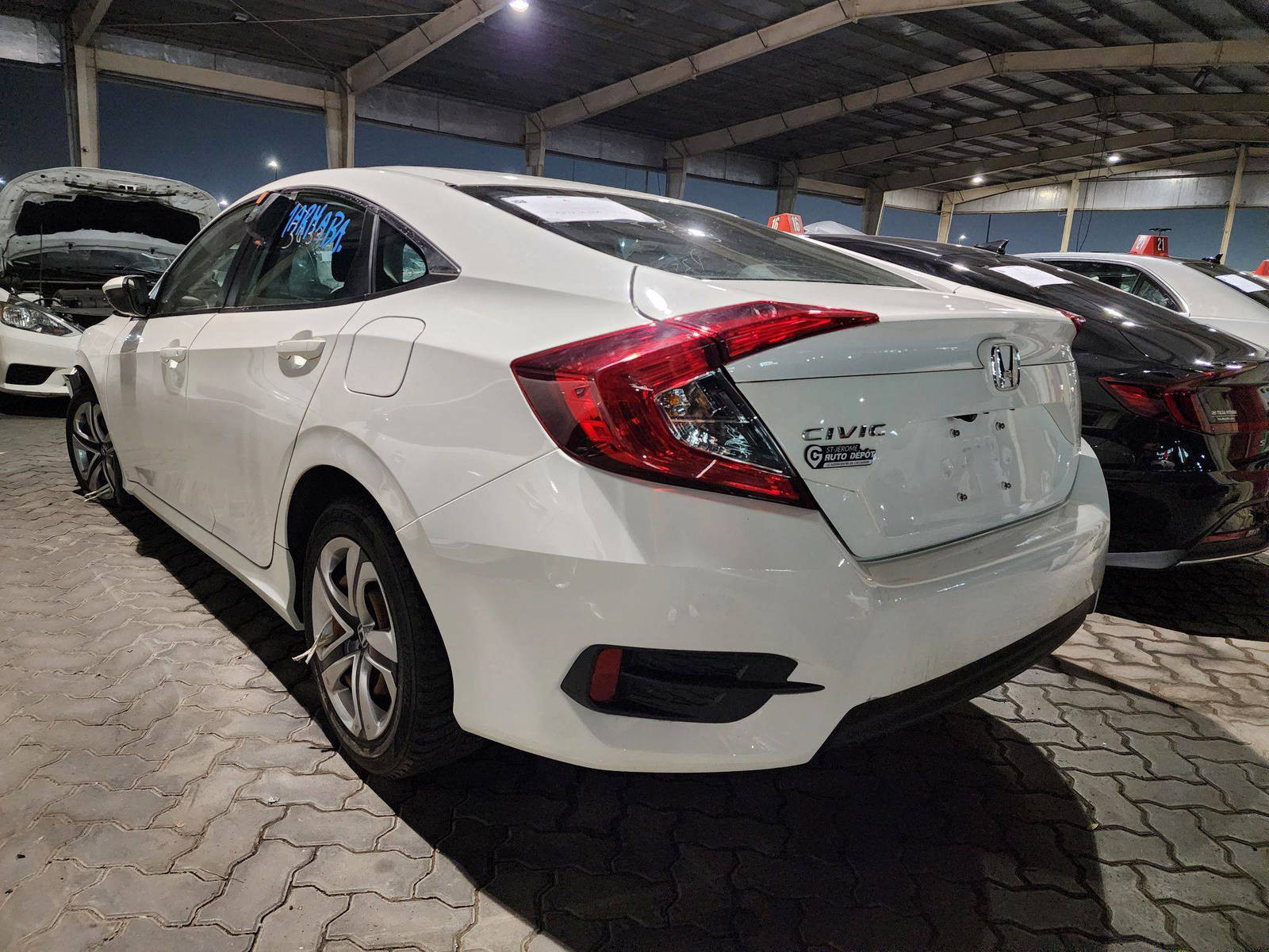 2017 HONDA CIVIC — 81497 KM — Lot 028023 — Souq - Marhaba Auctions Used Cars - Image 6