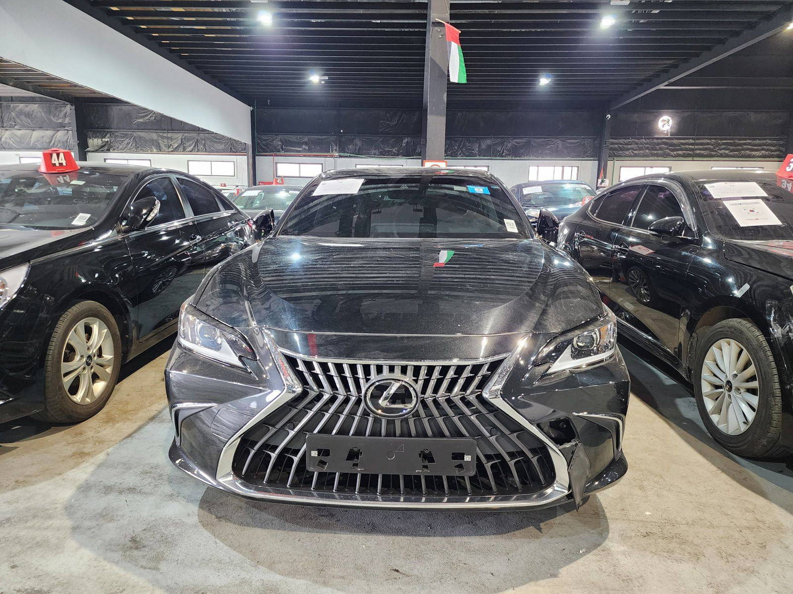 2023 LEXUS ES 300H — 28539 KM — Lot 012750 — Al Quoz - Marhaba Auctions Used Cars - Image 7