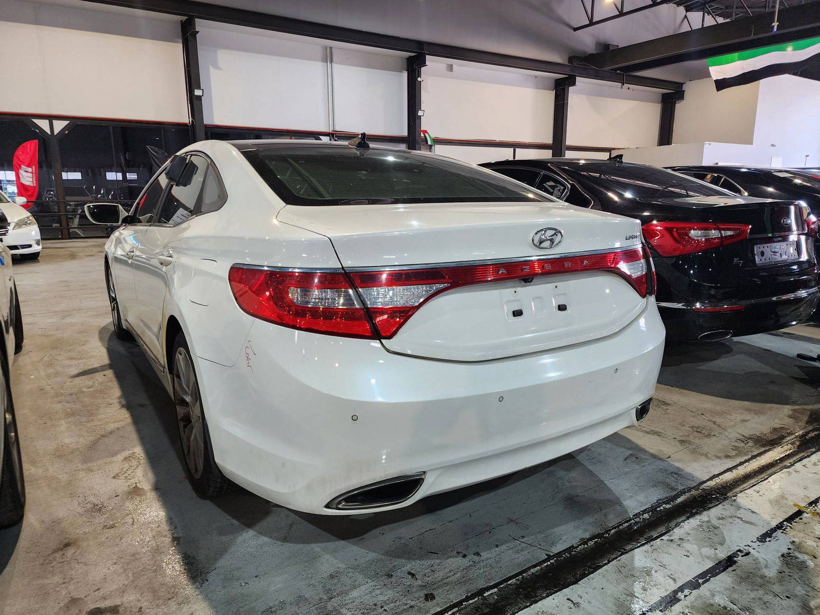 2014 HYUNDAI AZERA — 151305 Miles — Lot 125487 — Al Quoz - Marhaba Auctions Used Cars - Image 3