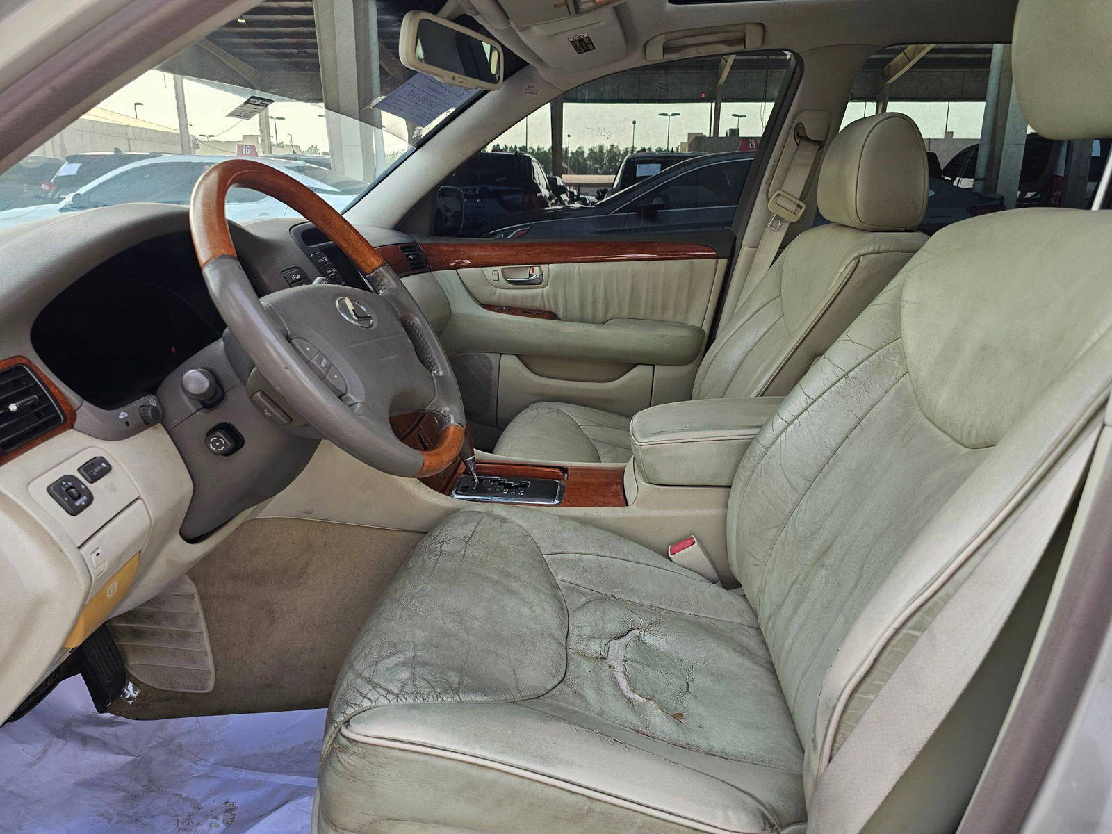2002 LEXUS LS 430 — 215015 Miles — Lot 059116 — Souq - Marhaba Auctions Used Cars - Image 9