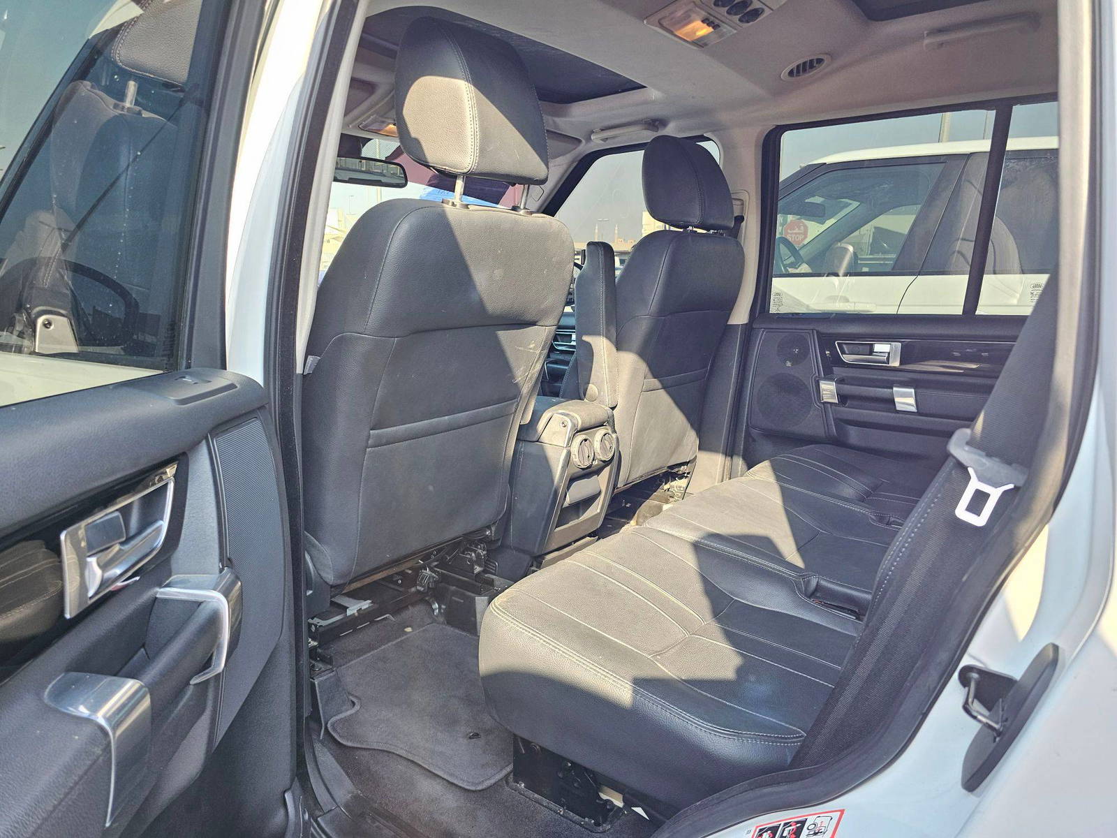 2015 LAND ROVER LR4 HSE LUXURY — 254956 KM — Lot AV6FA774875 — Souq - Marhaba Auctions Used Cars - Image 6