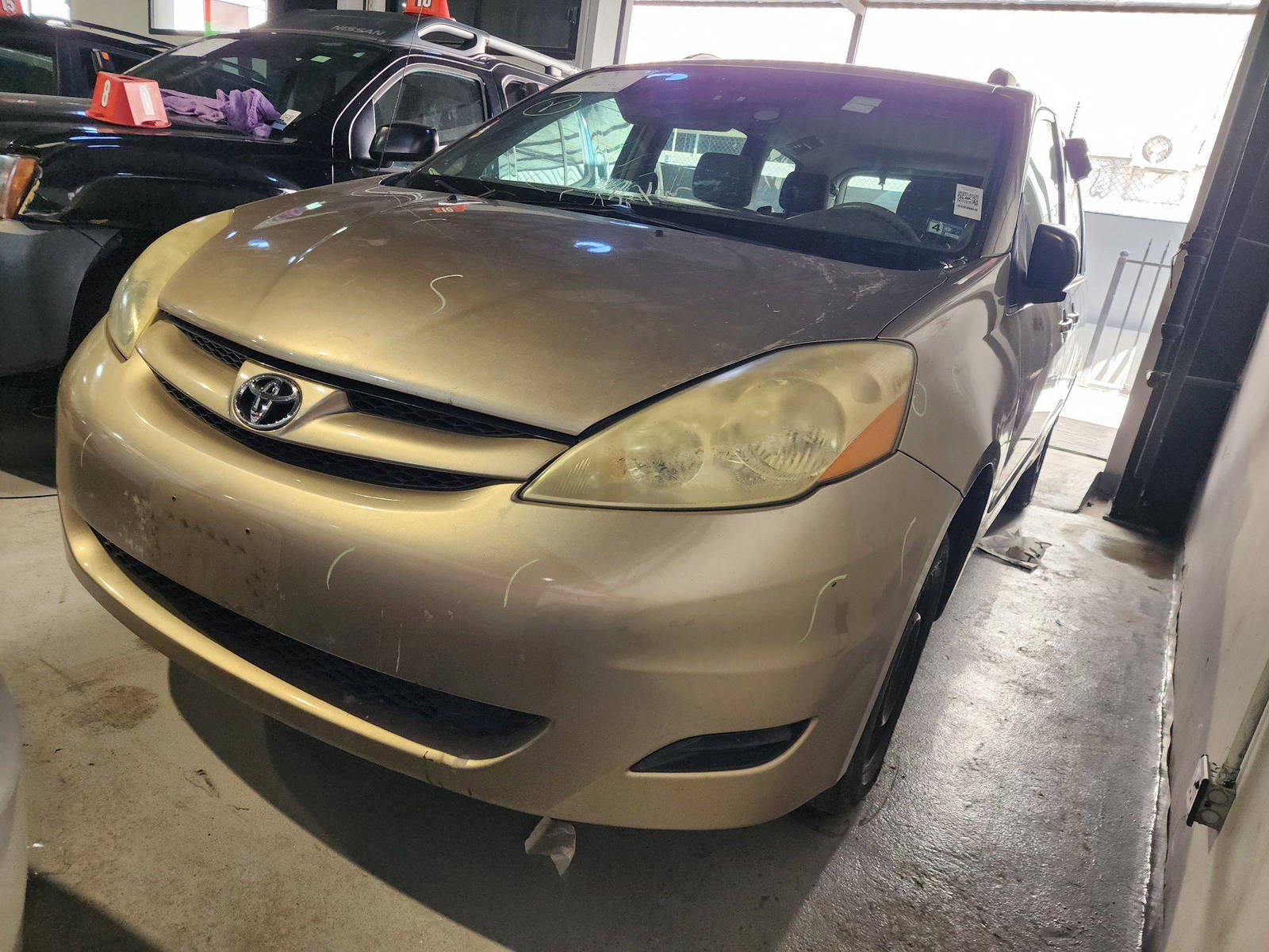 2006 TOYOTA SIENNA — 172051 Miles — Lot 77083304 — Al Quoz - Marhaba Auctions Used Cars - Image 4