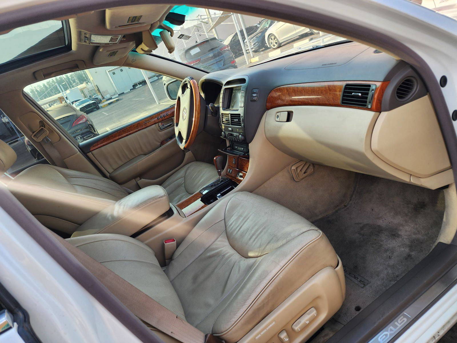 2004 LEXUS LS 430 — 225054 Miles — Lot 43304904 — Souq - Marhaba Auctions Used Cars - Image 7