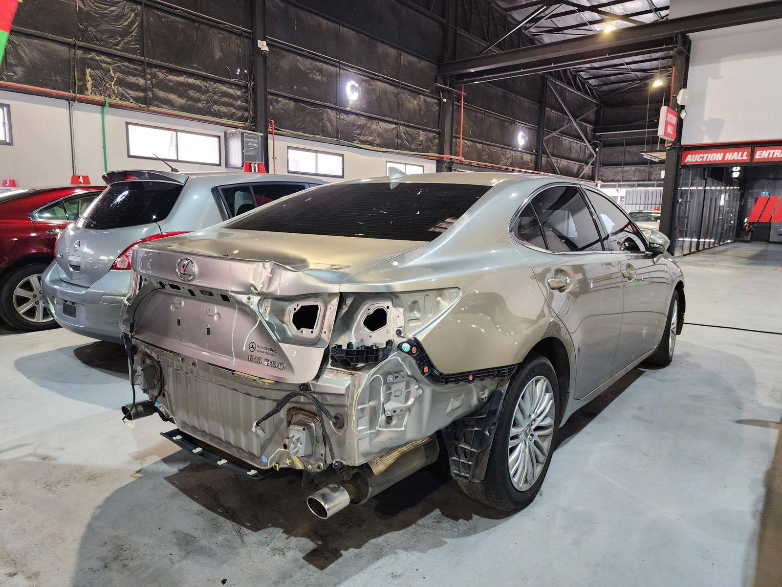 2015 LEXUS ES 350 — 98501 Miles — Lot 68838484 — Souq - Marhaba Auctions Used Cars - Image 6