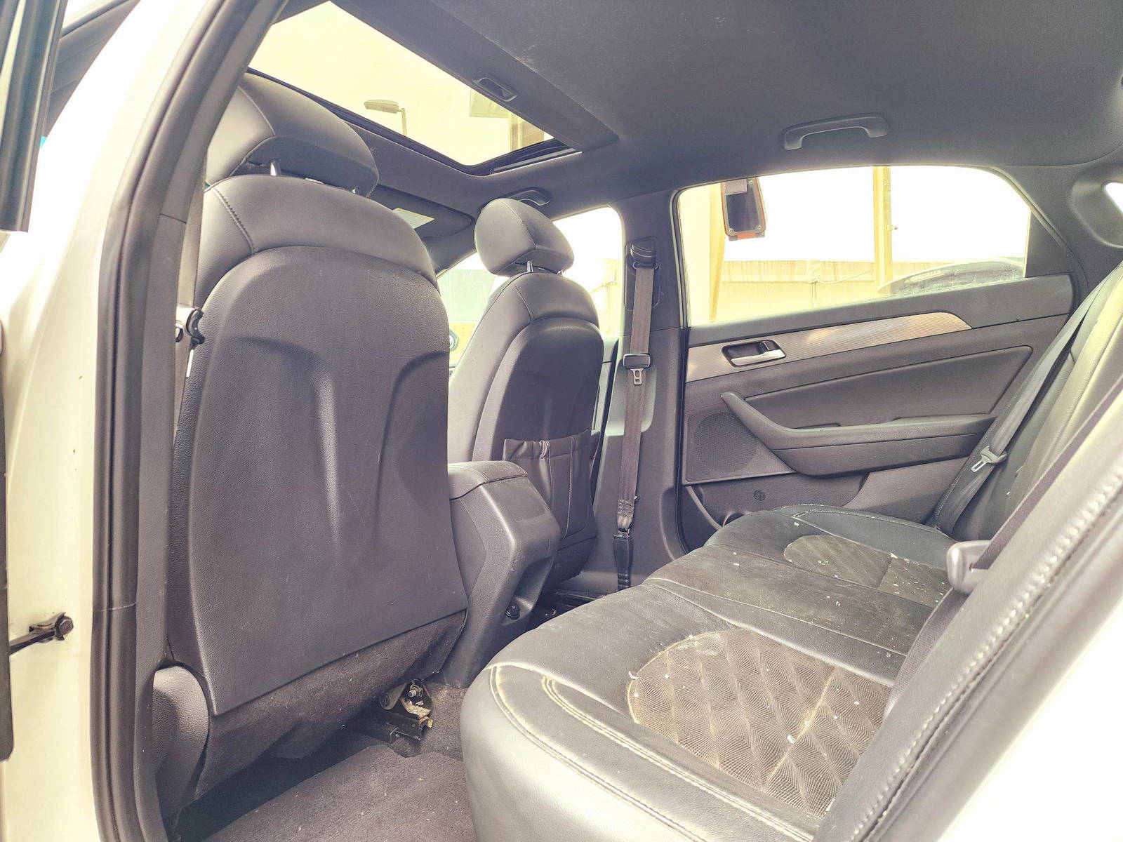 2019 HYUNDAI SONATA — 98863 KM — Lot 81692044 — Souq - Marhaba Auctions Used Cars - Image 6