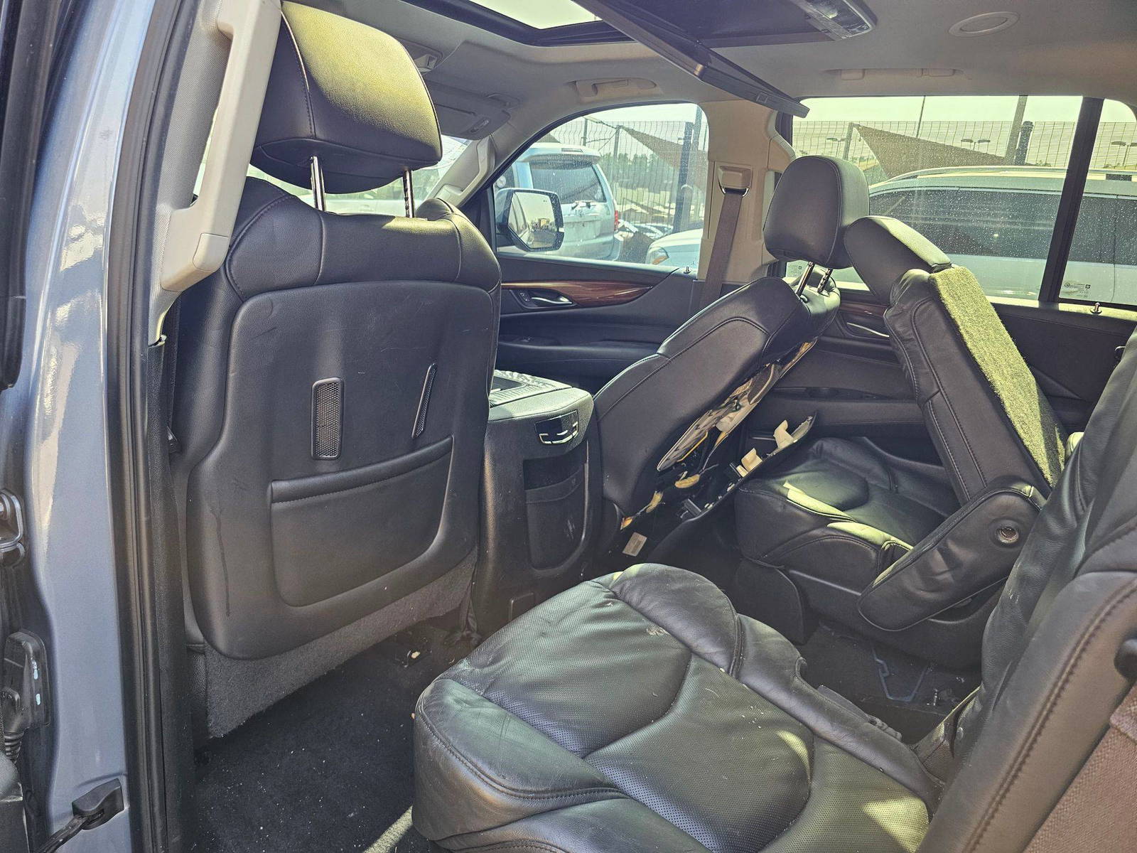 CADILLAC ESCALADE 2015 - Marhaba Auction Used Cars - Image 6