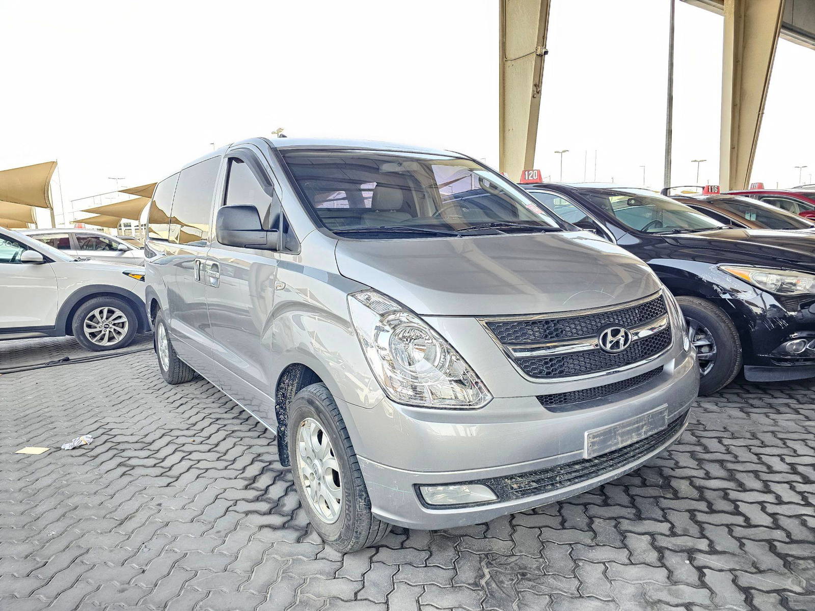 2015 HYUNDAI GRAND STAREX — 176220 KM — Lot 703955 — Souq - Marhaba Auctions Used Cars - Image 4