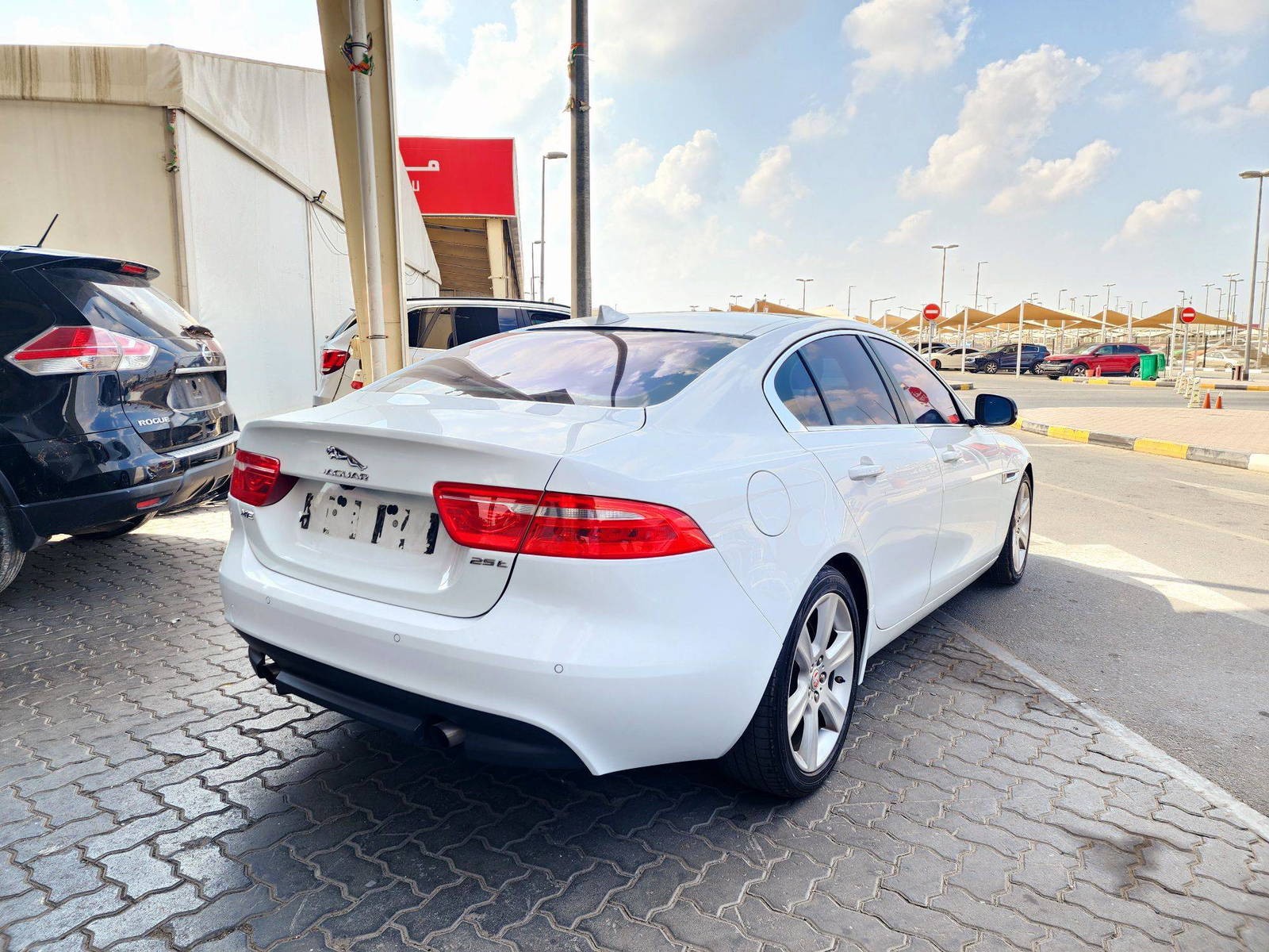 2016 JAGUAR XE PREMIUM — 194450 KM — Lot GA923879 — Souq - Marhaba Auctions Used Cars - Image 5