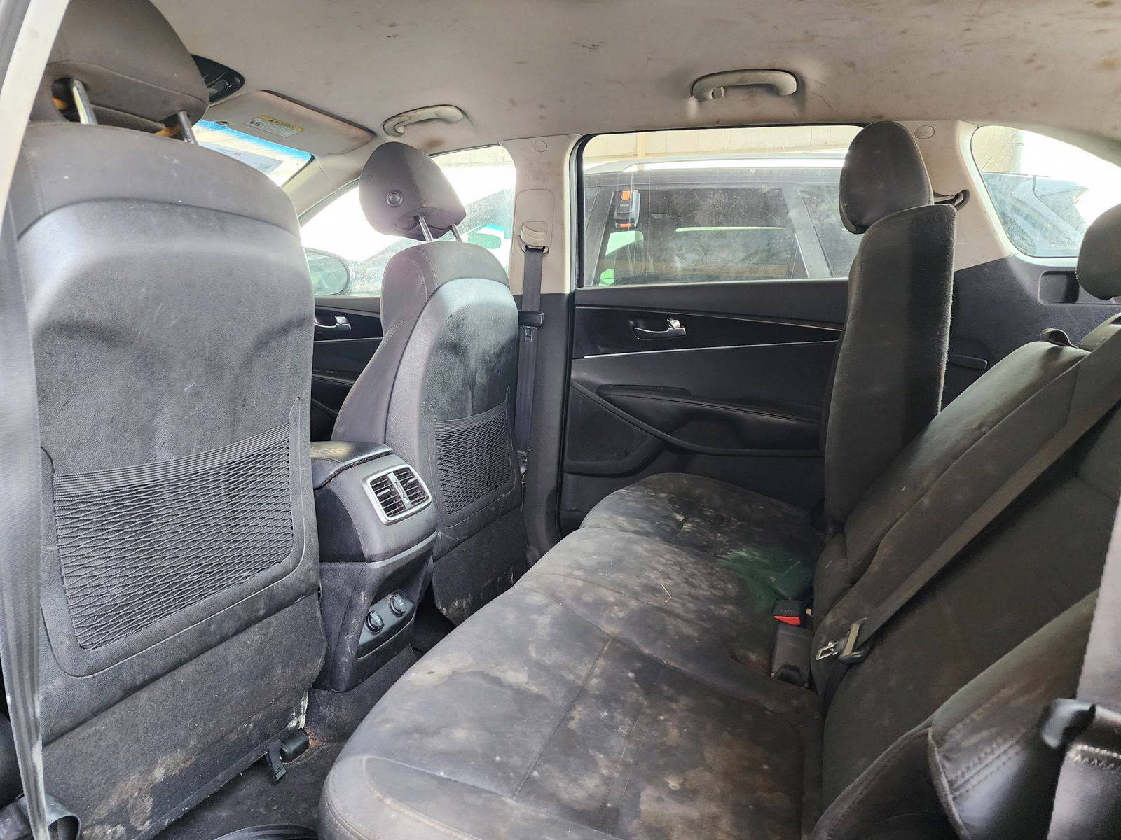 2018 KIA SORENTO — 143008 Miles — Lot JG416960 — Souq - Marhaba Auctions Used Cars - Image 6