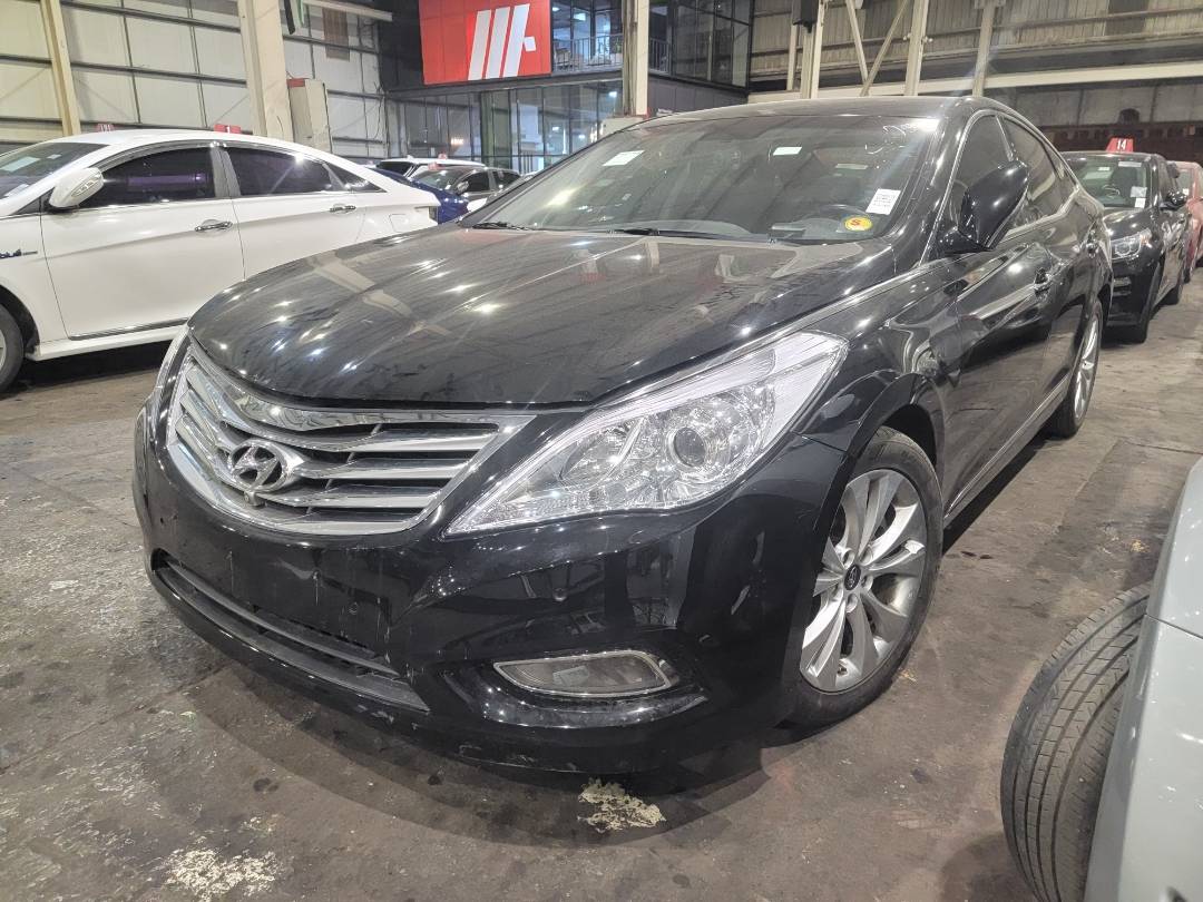2011 HYUNDAI GRANDEUR — 160327 KM — Lot 008029 — Main - Marhaba Auctions Used Cars - Image 4