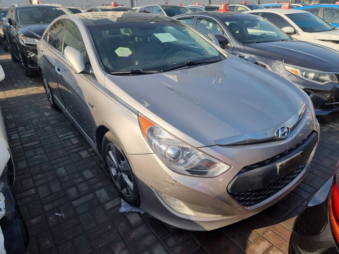 2012 HYUNDAI SONATA — 201776 Miles — Lot 43072410 — Souq - Marhaba Auctions Used Cars - Image 3