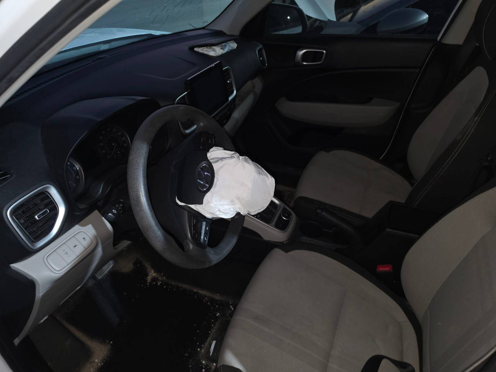 HYUNDAI VENUE SEL 2020 - Marhaba Auction Used Cars - Image 10